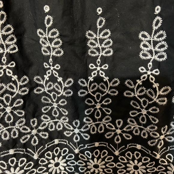 Talbots 3/4 Sleeve Black Top with Embroidered Flowers Size Small Petite - Picture 3 of 5